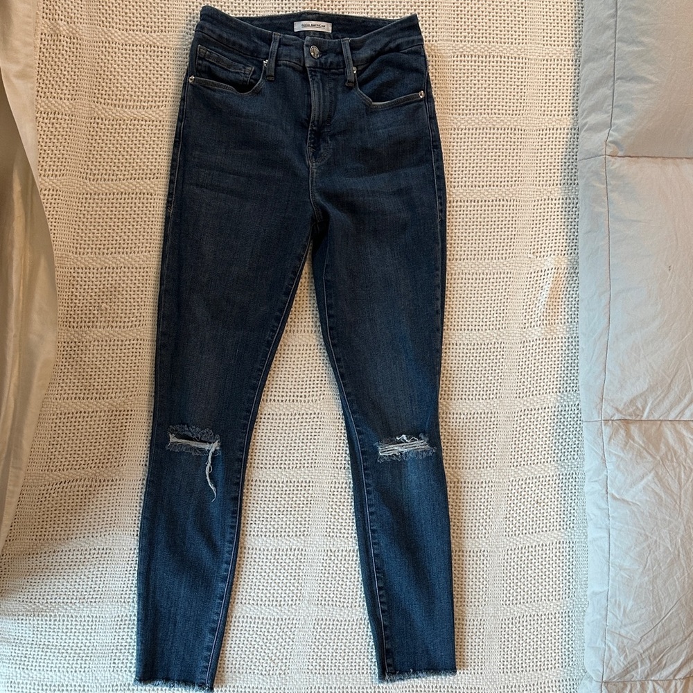 Good American Dark Blue Skinny Jeans with Knee Rips